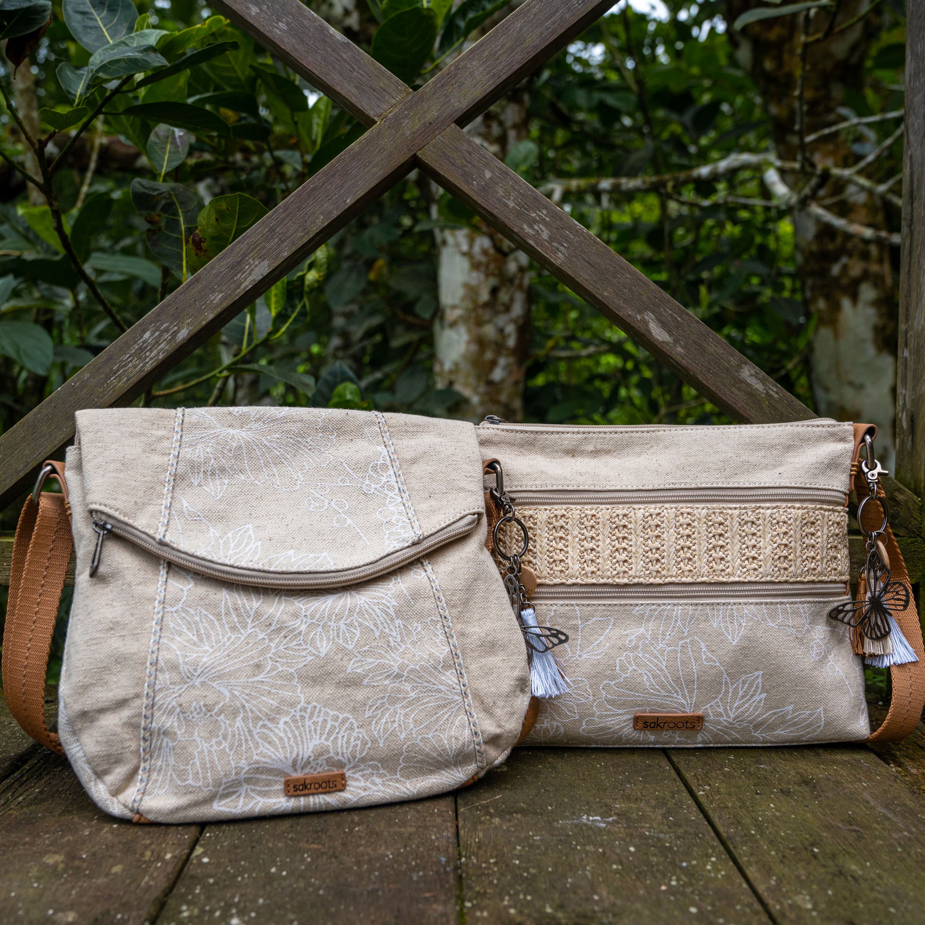 Sakroots Basic Crossbody - Canvas - White Flower Blossom