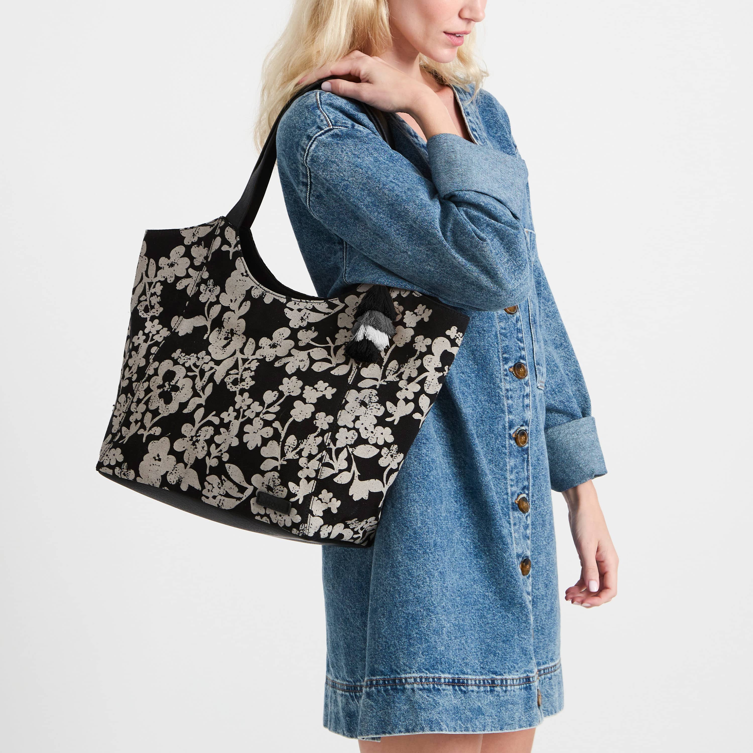 The Sak Roma Tote - Canvas - Black and White Shadow Floral